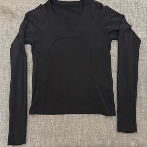 Lululemon Size 6 Black Long Sleeve Women's Top